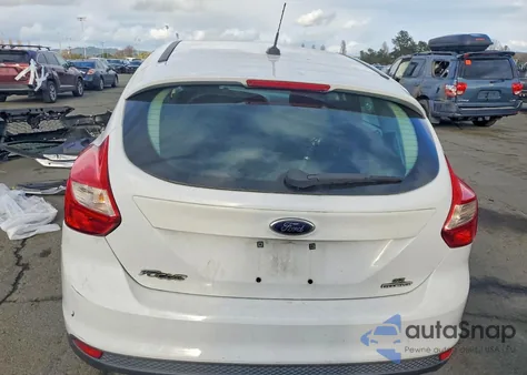 2014 Ford Focus Se z USA, uszkodzony, nr VIN 1FADP3K23EL323693